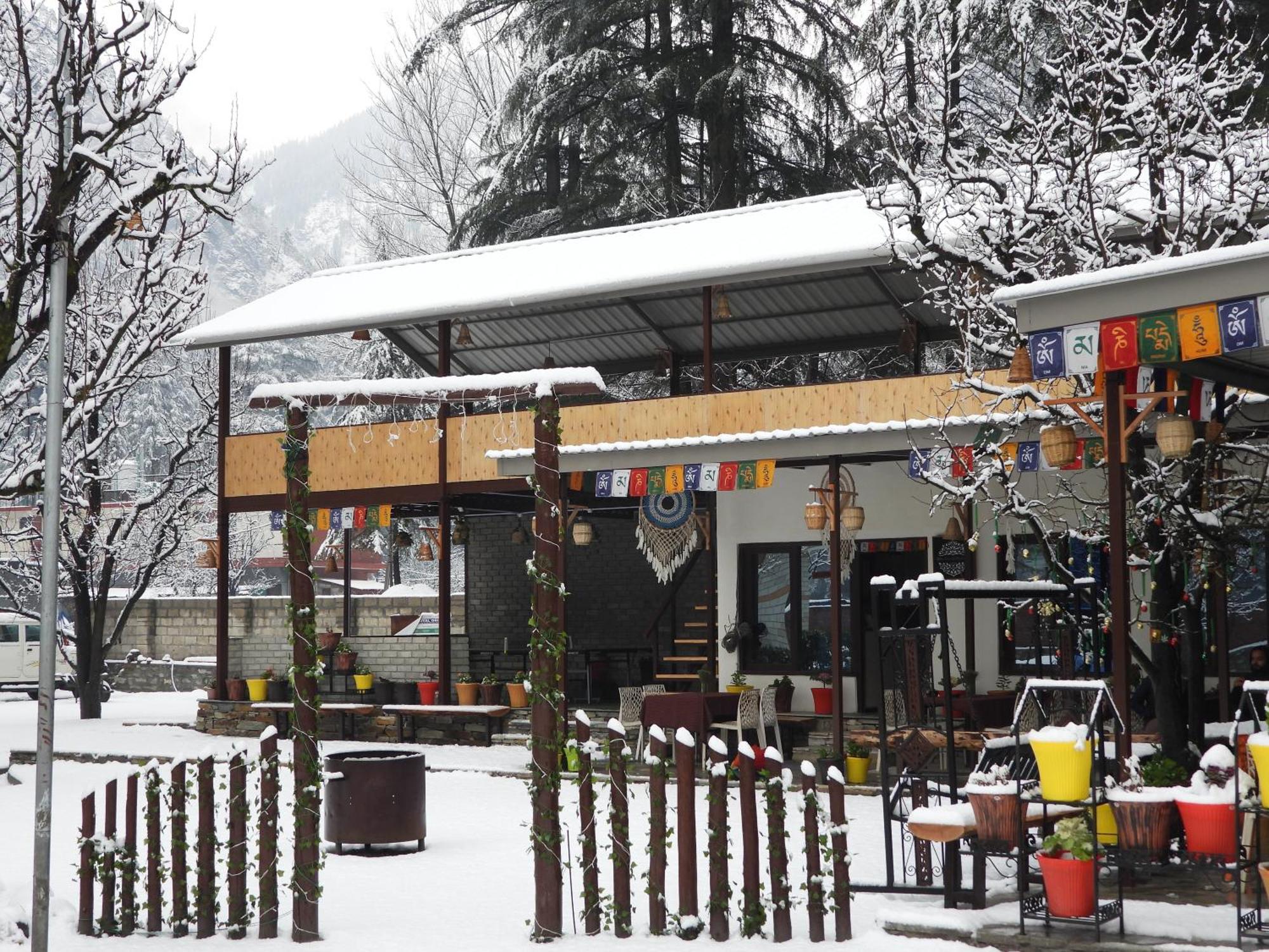 The Royal Orchard Kasol Hotel Ngoại thất bức ảnh