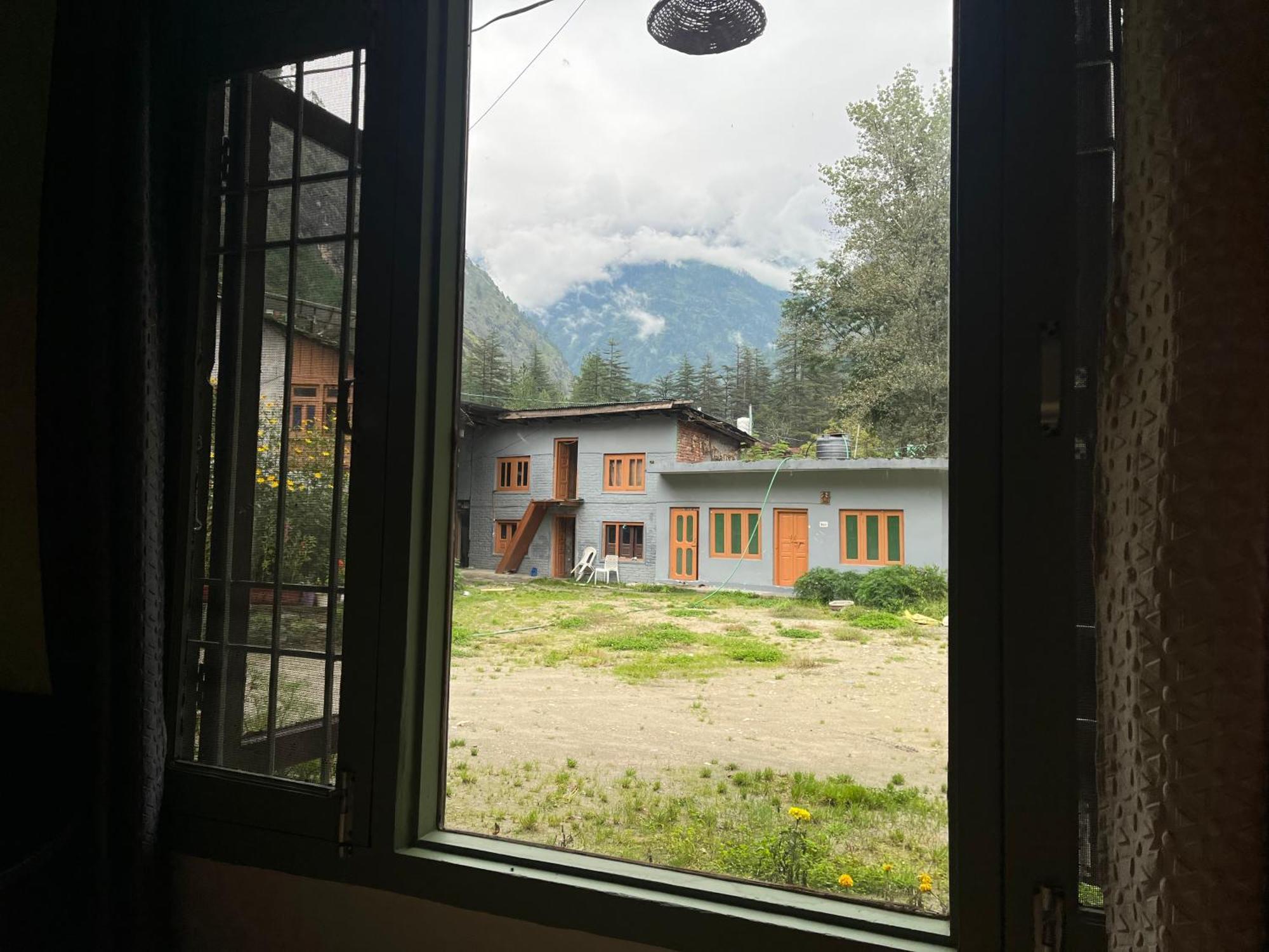 The Royal Orchard Kasol Hotel Ngoại thất bức ảnh