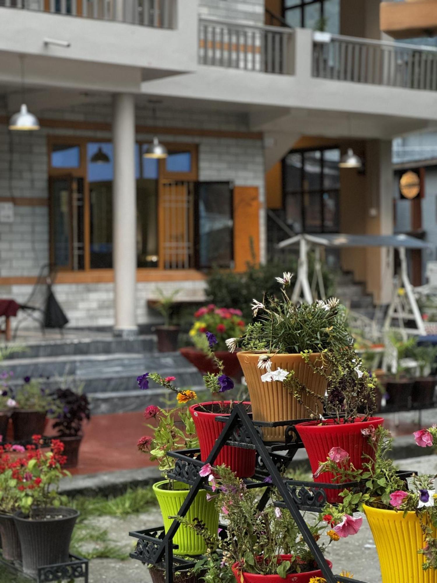 The Royal Orchard Kasol Hotel Ngoại thất bức ảnh