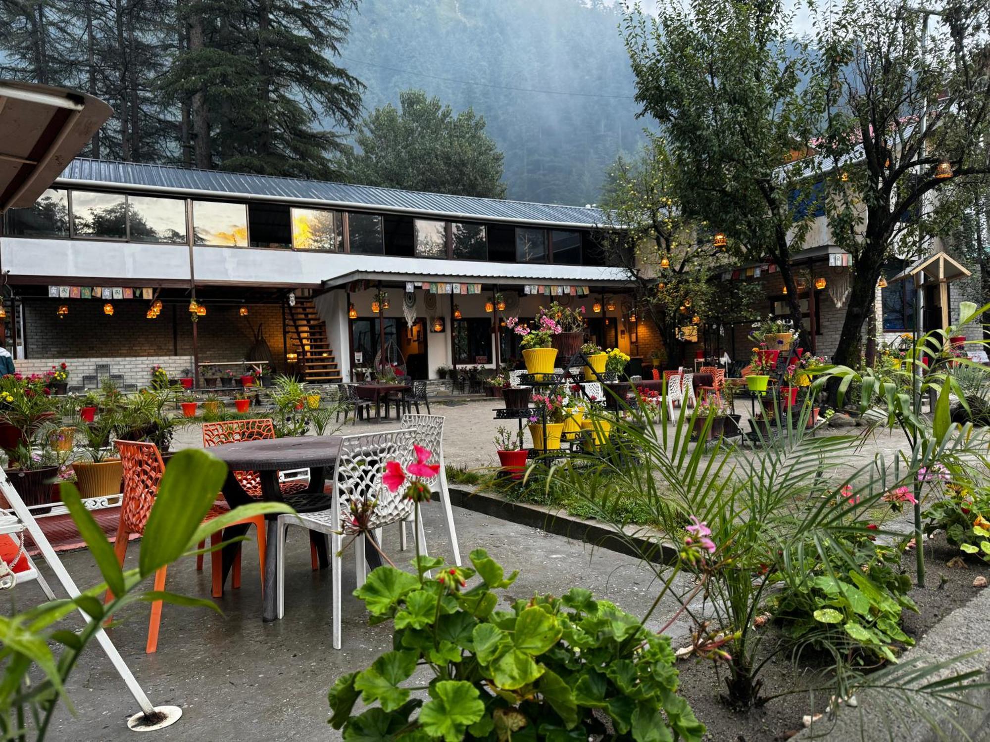 The Royal Orchard Kasol Hotel Ngoại thất bức ảnh